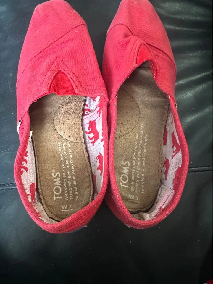 TOMS Women's Red Canvas Slip-On Flats - Size 7 - photo 5