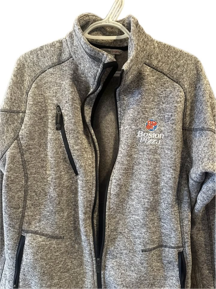3 cozy pieces, including 2 cardigans and a full-zip fleece jacke - photo 3