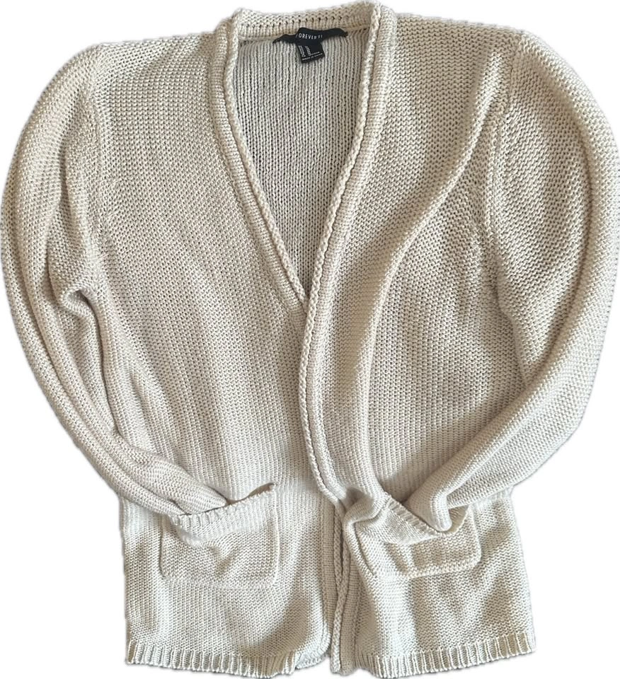3 cozy pieces, including 2 cardigans and a full-zip fleece jacke - photo 5