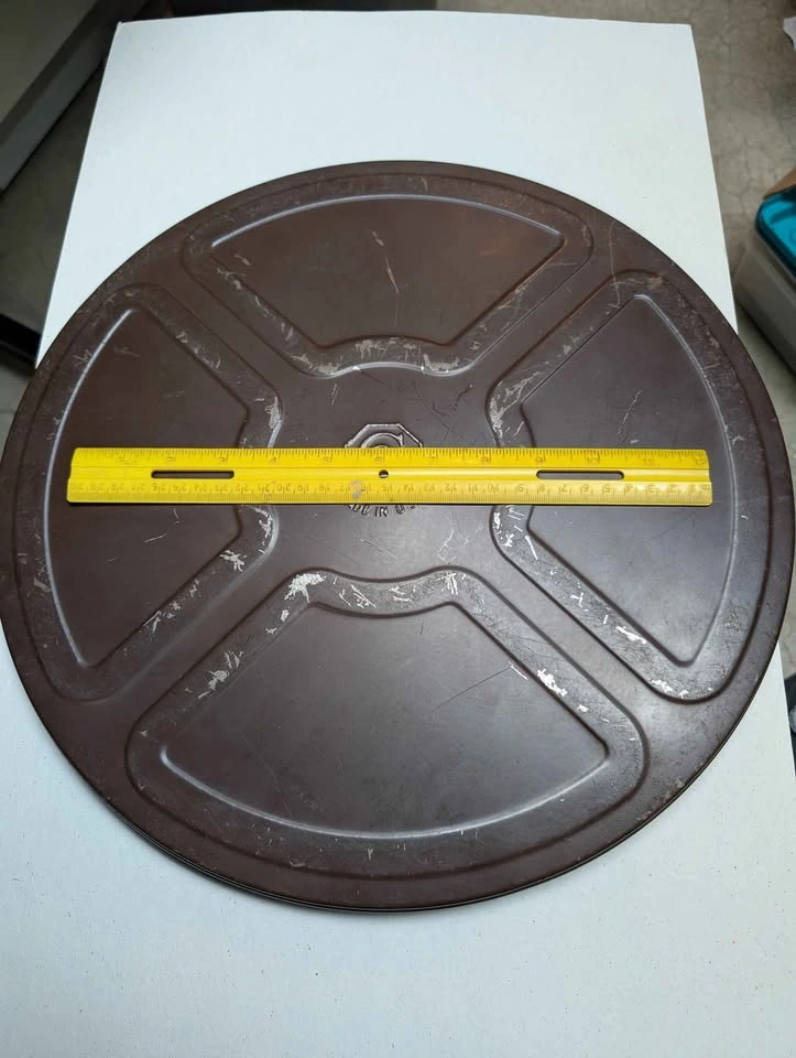 2000' 16mm Film Reel and Case - photo 2