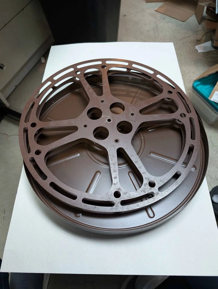 2000' 16mm Film Reel and Case - photo 3