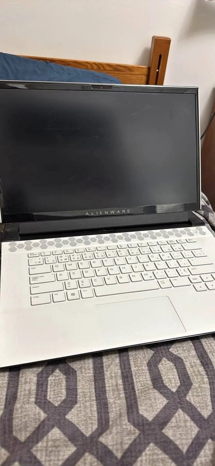 ALIENWARE Laptop m15 r3 - For Parts