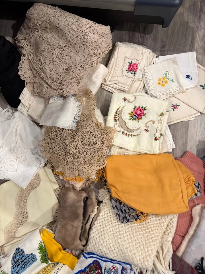 Vintage Doilies, Tablecloths, Scarves, Placemats, Napkins & More - photo 4