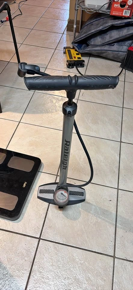 Raleigh Floor Pump with Gauge