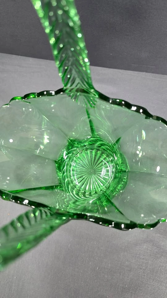 Emerald Green Pressed Glass Basket - photo 4