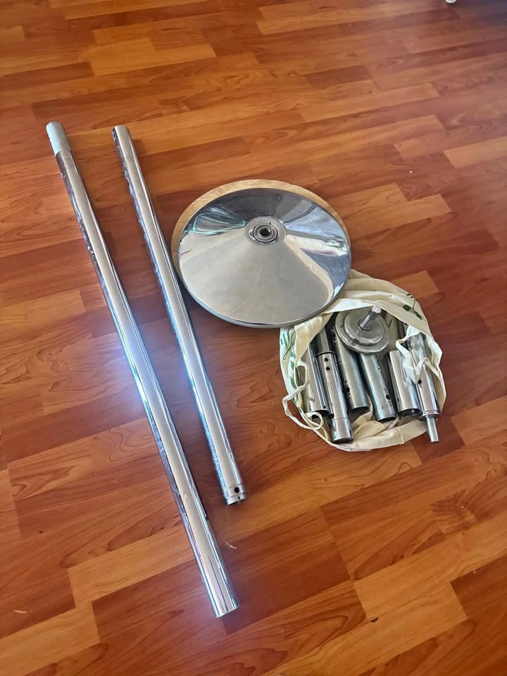 DANCING POLE
