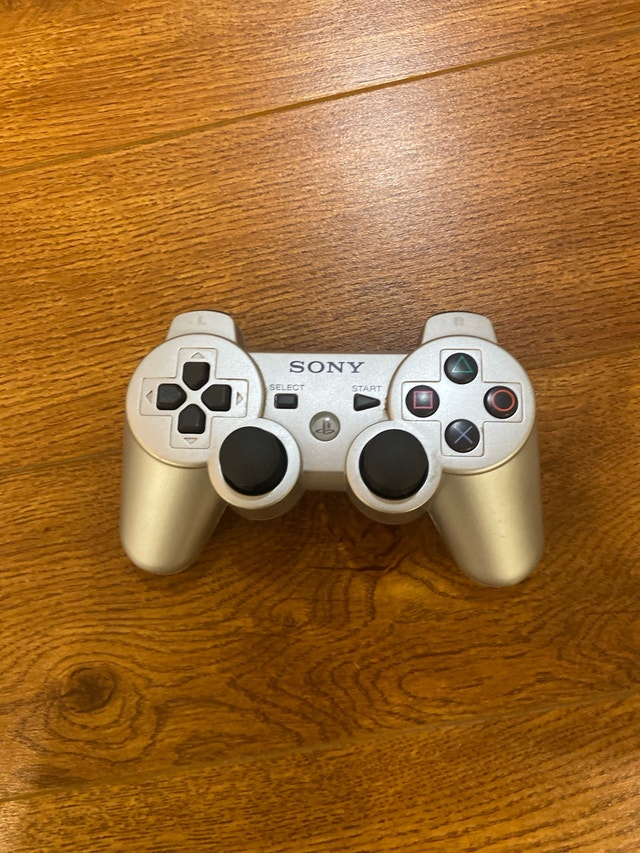 white ps3 controller