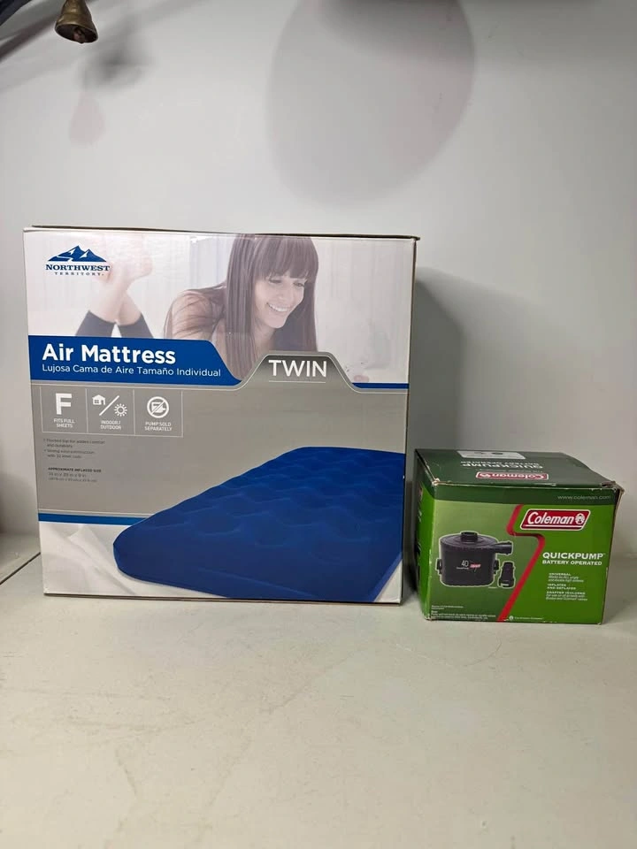 Northwest Territories Twin Air Mattress & Colmen Pump