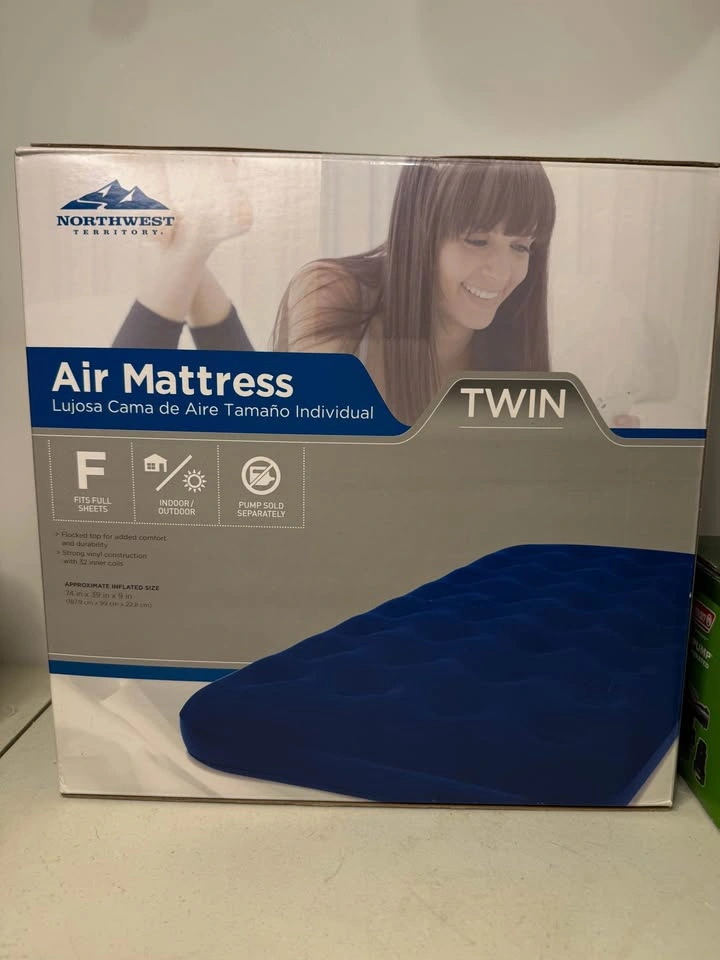 Northwest Territories Twin Air Mattress & Colmen Pump - photo 2