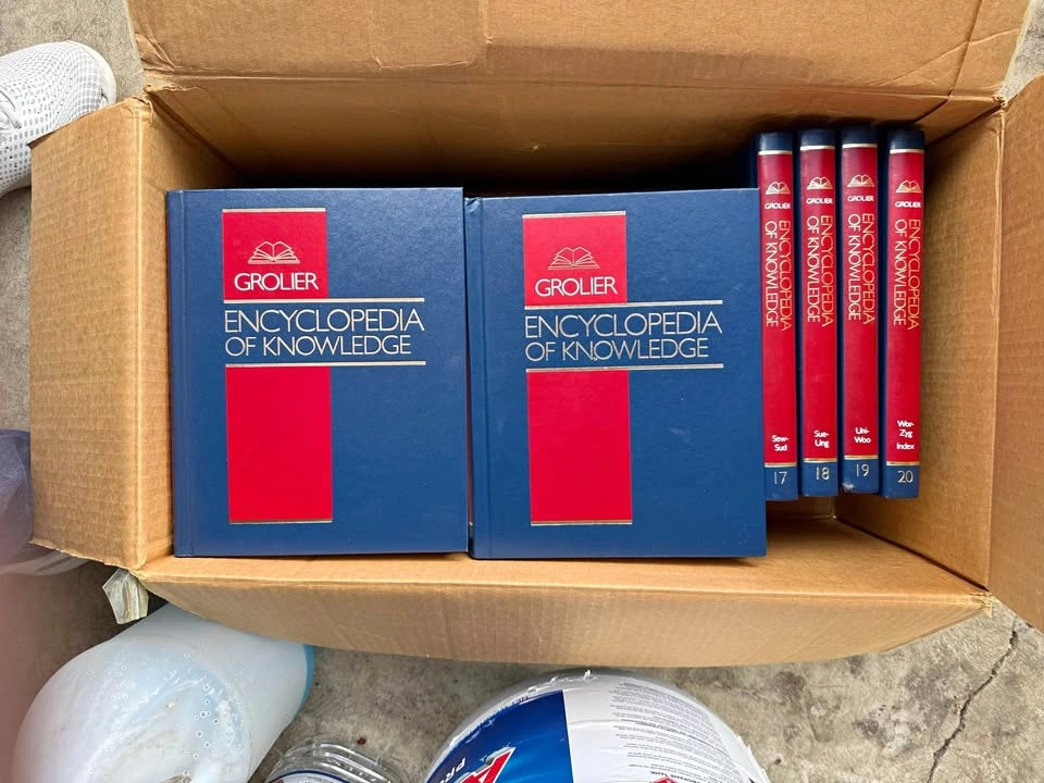 Grolier Encyclopedia Of Knowledge Set 20 Volume Set 1991 Hardcov