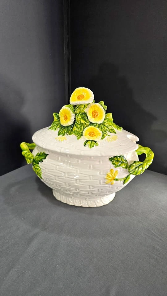 Lefton Ceramic Soup Tureen with Daisy Flowers and Green Leaves