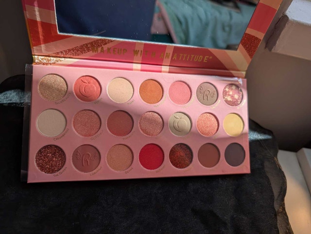 NEW Eyeshadow pallets never used - photo 2