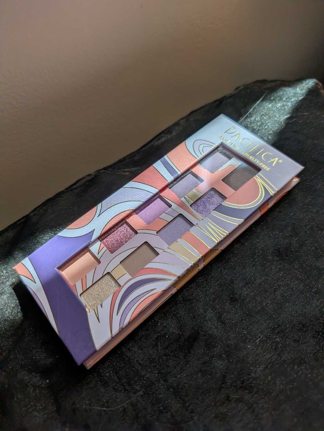 NEW Eyeshadow pallets never used - photo 5