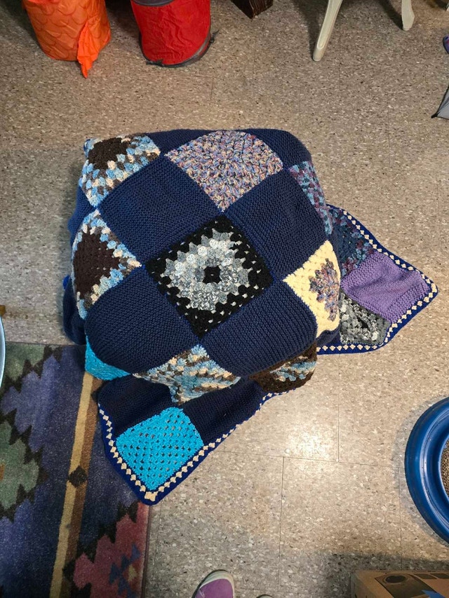 Afghan in a quilt design - photo 2