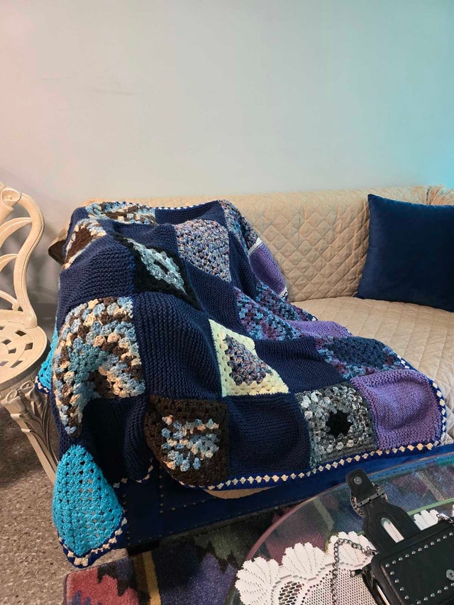 Afghan in a quilt design - photo 3