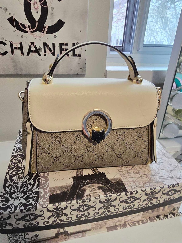 NEW Fox Lover brand small crossbody handbag.