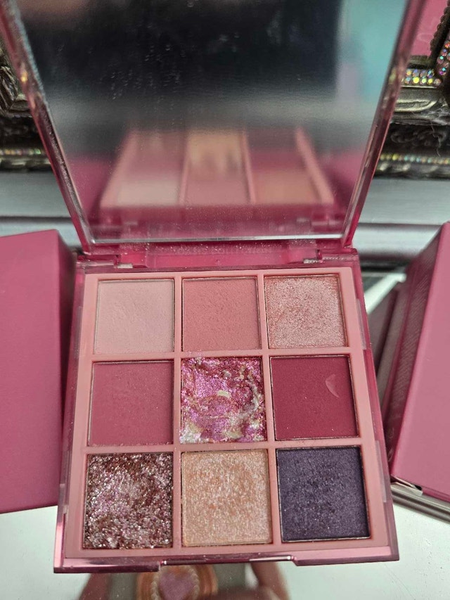NIP Oasis Collection Eyeshadow Palettes - photo 2
