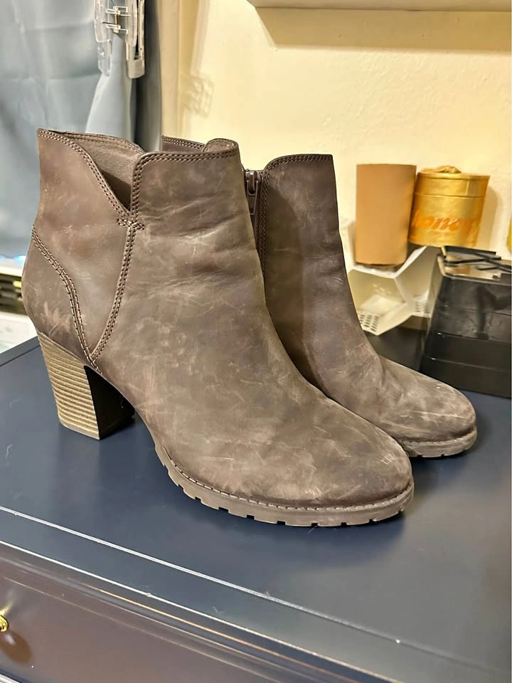 Women’s Clark’s boots - size 10