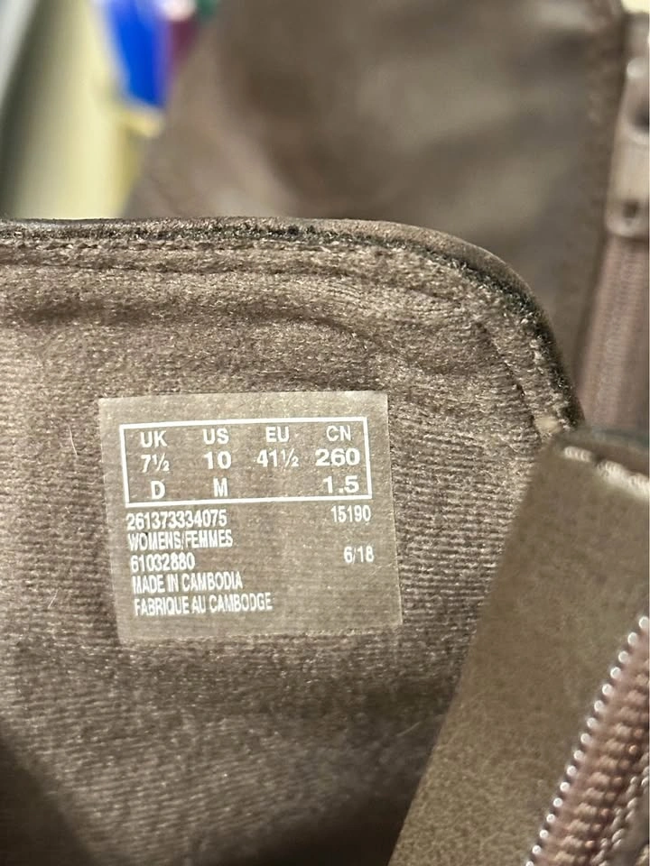 Women’s Clark’s boots - size 10 - photo 2