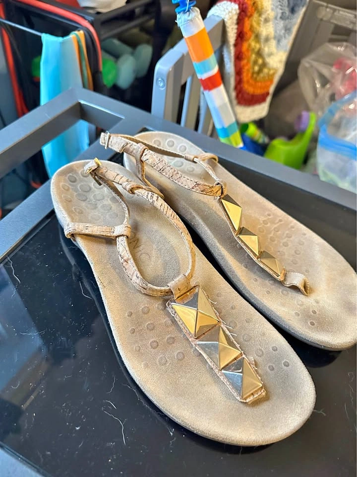 Women’s Vionic Sandals - Size 10