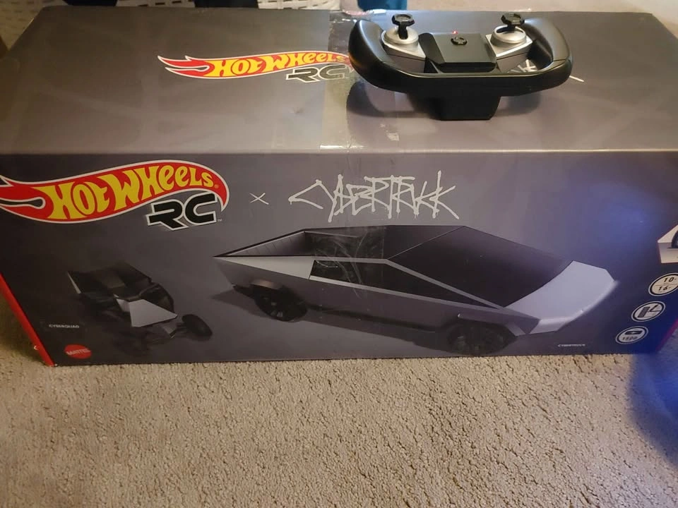 Hot Wheels RC x Cybertruck by Mattel 1:10 Scale - photo 3