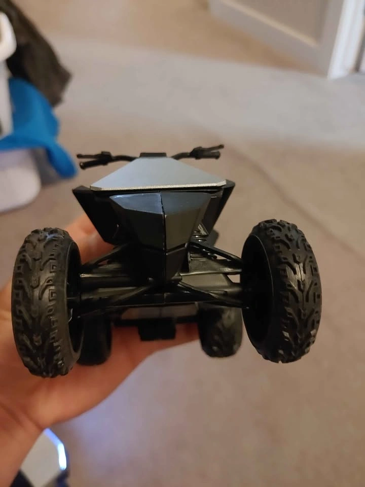 Hot Wheels RC x Cybertruck by Mattel 1:10 Scale - photo 4