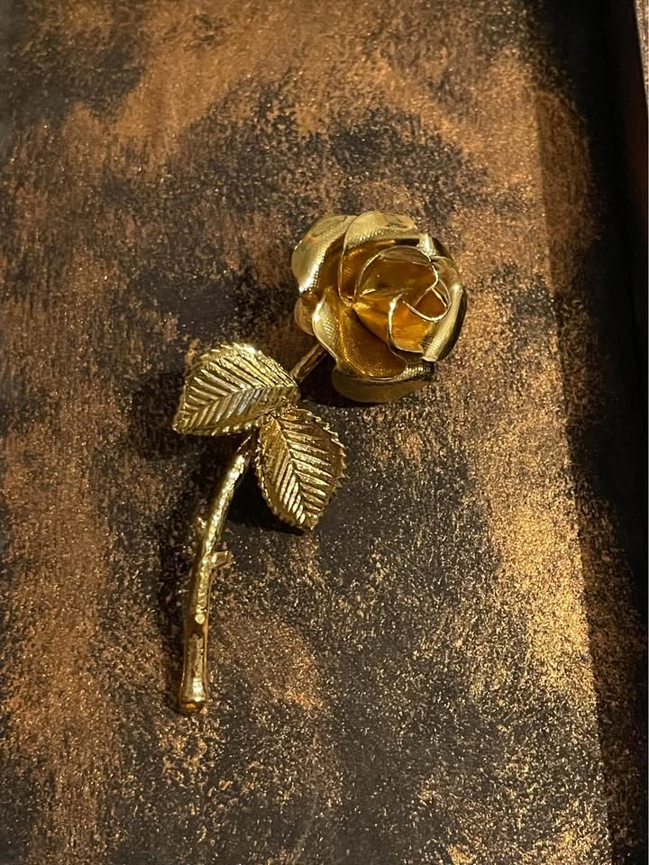 Vintage Gold Tone Brooch Collection Lot - photo 3