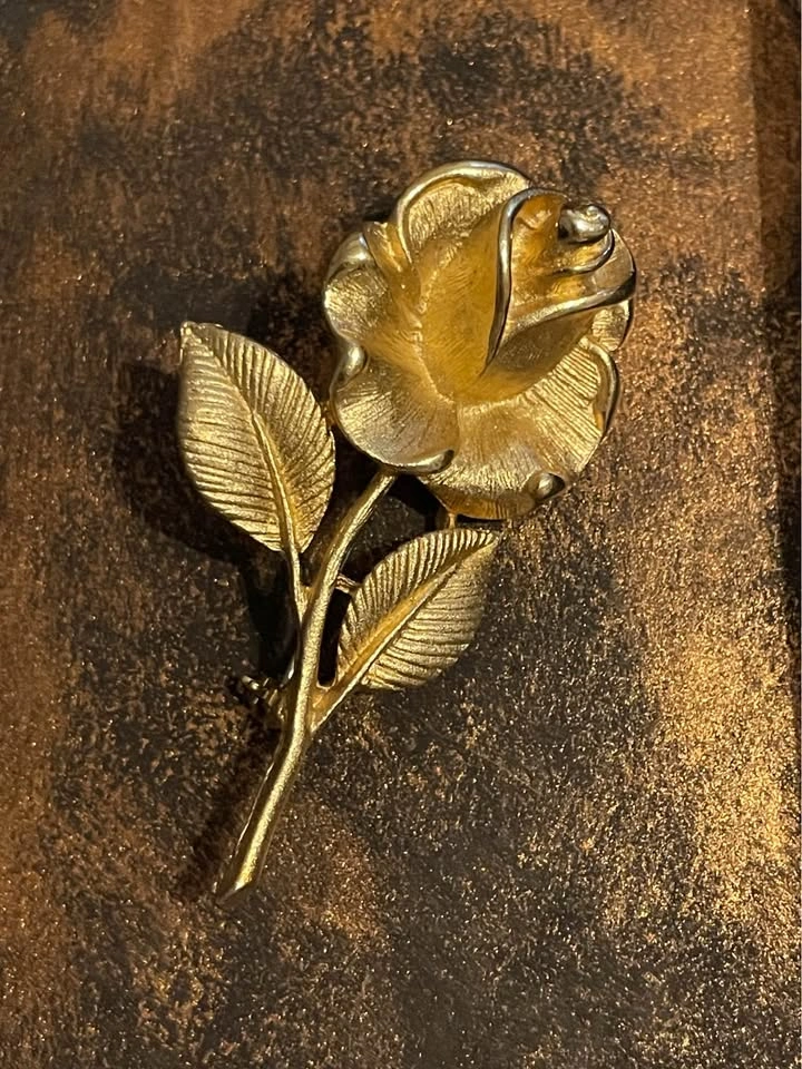 Vintage Gold Tone Brooch Collection Lot - photo 4