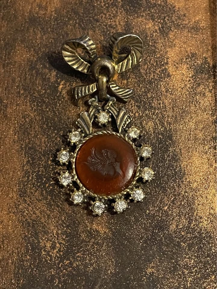 Vintage Gold Tone Brooch Collection Lot - photo 5