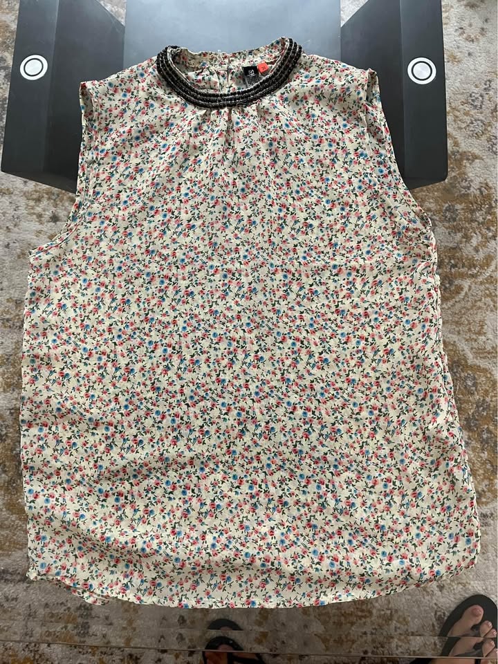 Top- size small - photo 3