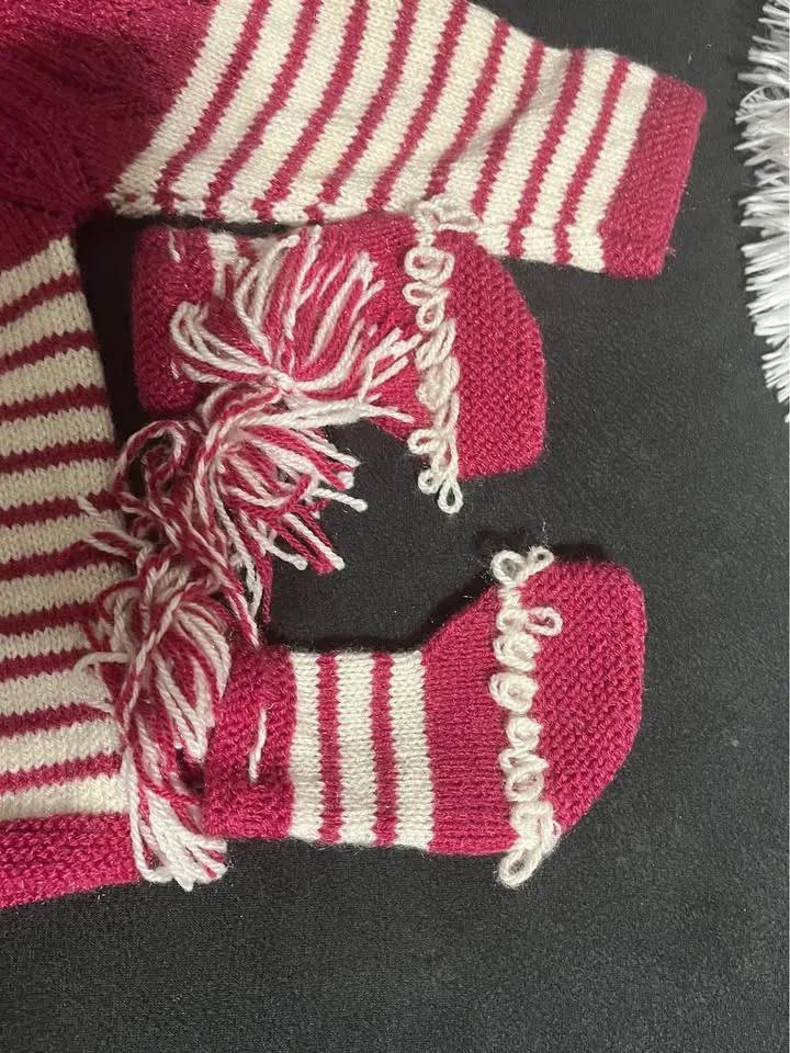 Knitted baby sweater set size 6-12 months image indicator(5)