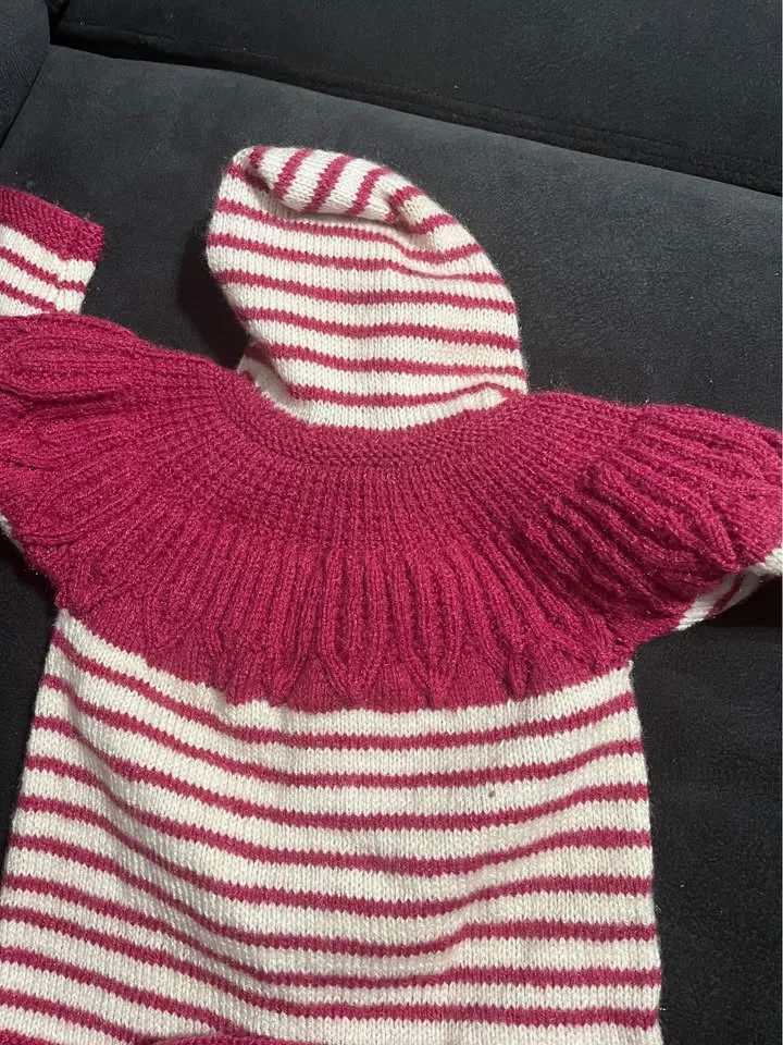 Knitted baby sweater set size 6-12 months image indicator(6)