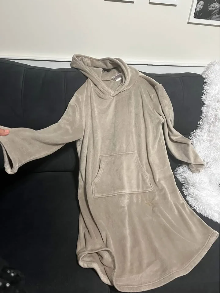 Hooded lounger dress image indicator(4)