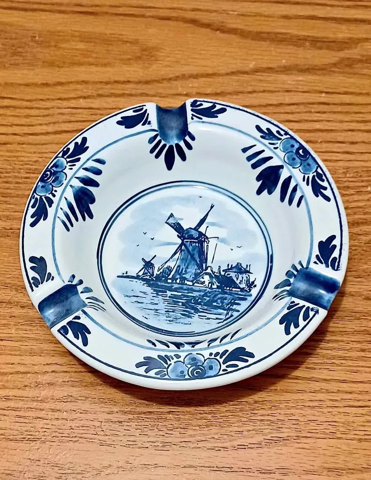 Vtg Hand Painted Glossy Glaze Delft
