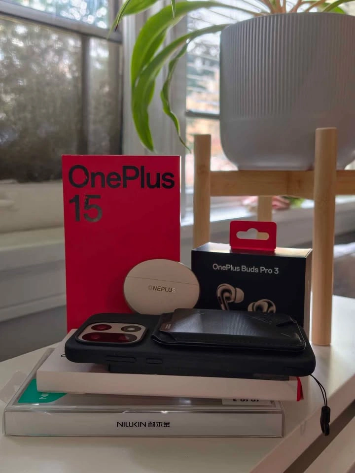 OnePlus 15 512GB Sand Storm + Buds Pro 3 Lunar Radiance + Acc - photo 2