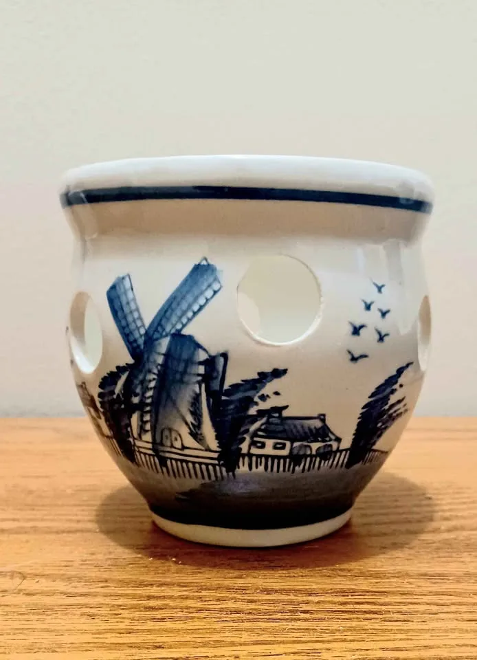 Vtg Hand Painted Delft Pot