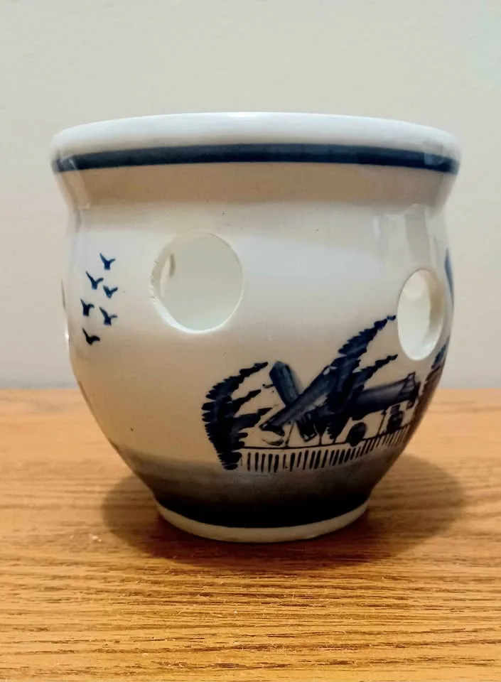 Vtg Hand Painted Delft Pot image indicator(2)