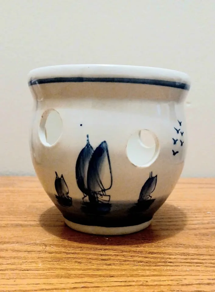 Vtg Hand Painted Delft Pot image indicator(3)