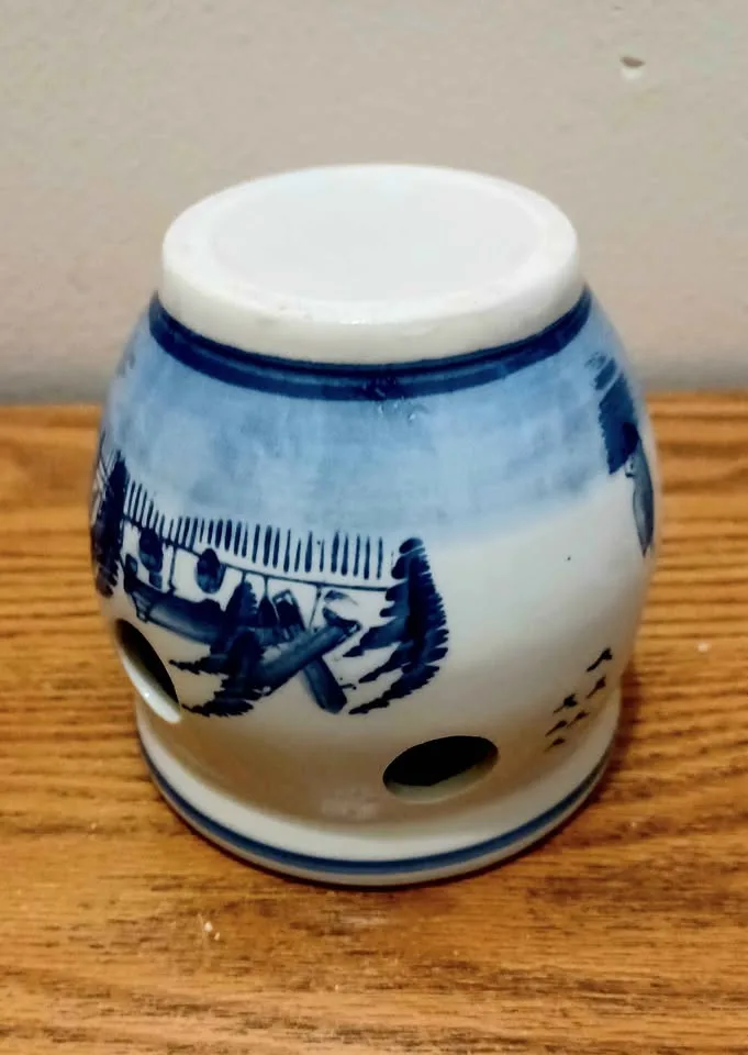Vtg Hand Painted Delft Pot image indicator(5)