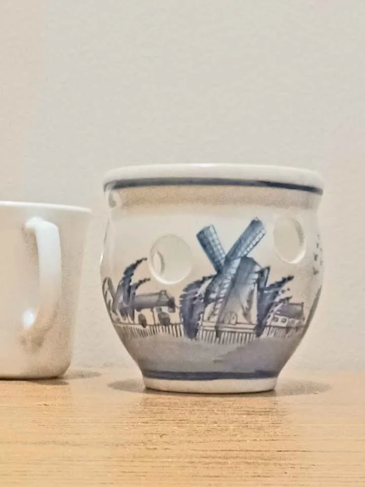 Vtg Hand Painted Delft Pot image indicator(6)