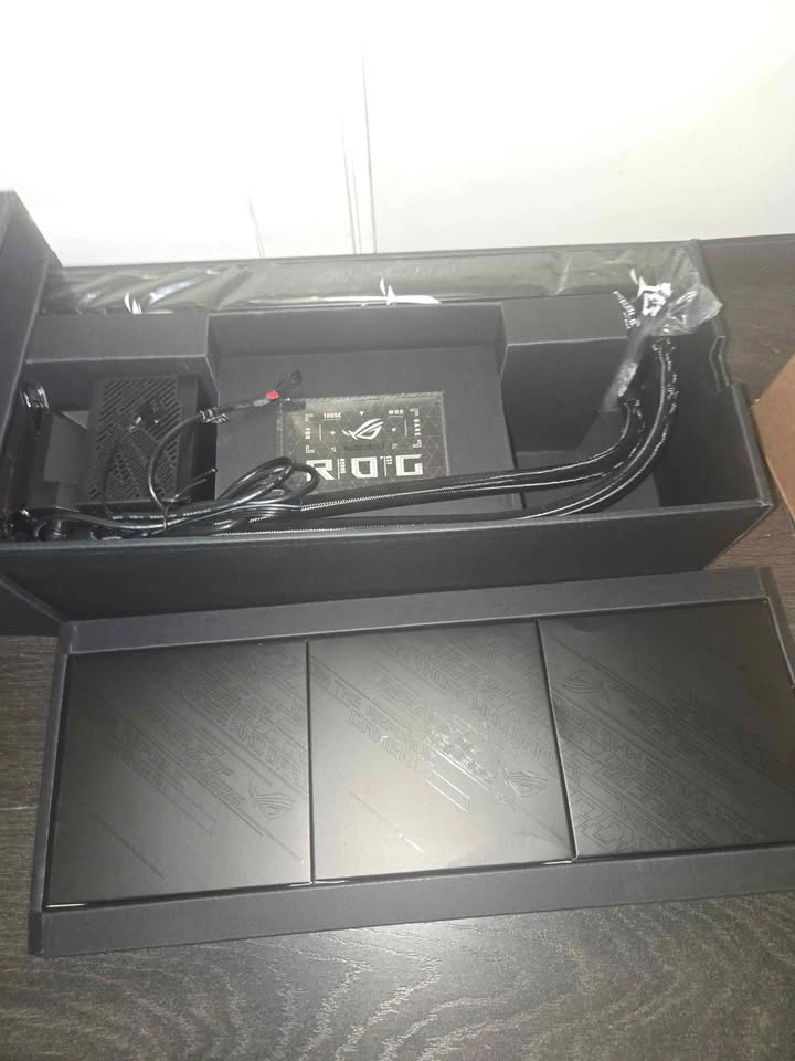 Brand new ROG Ryujin 3 Extreme AIO Cooler - photo 2