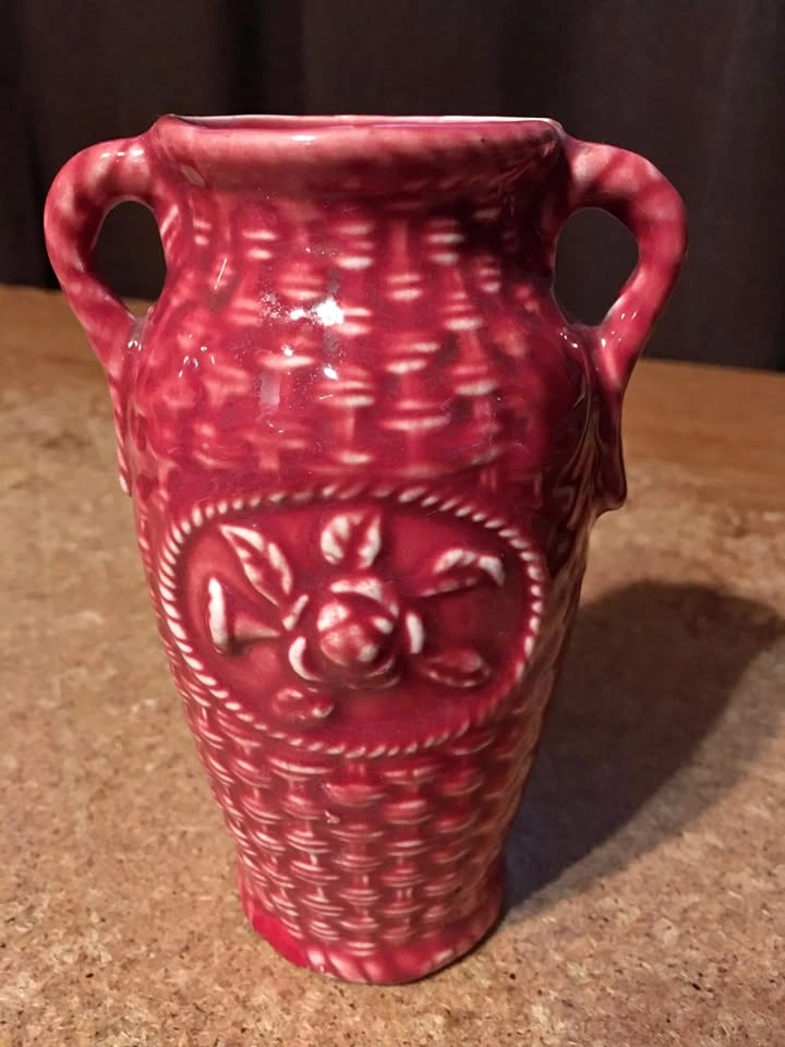 VINTAGE MCCOY USA VASE BASKETWEAVE TEXTURE RED FLORAL WITH HANDL