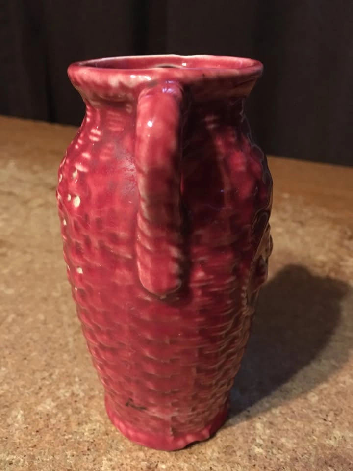 VINTAGE MCCOY USA VASE BASKETWEAVE TEXTURE RED FLORAL WITH HANDL - photo 4