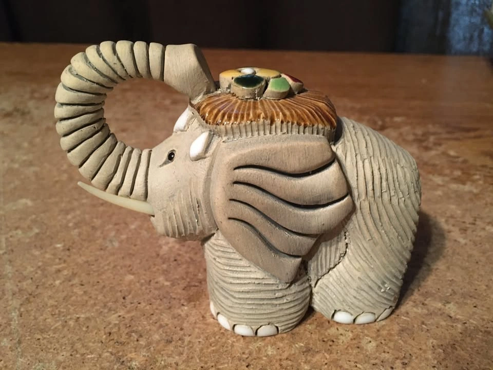 Artesania Rinconada Elephant Trunk Up Pottery Figure - photo 2