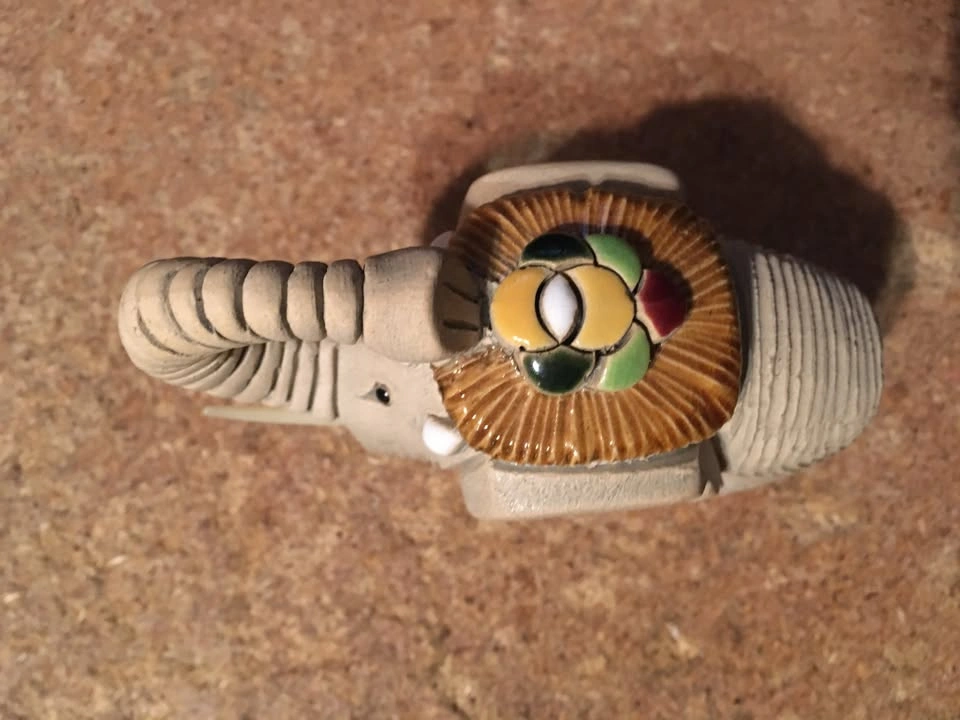 Artesania Rinconada Elephant Trunk Up Pottery Figure - photo 3