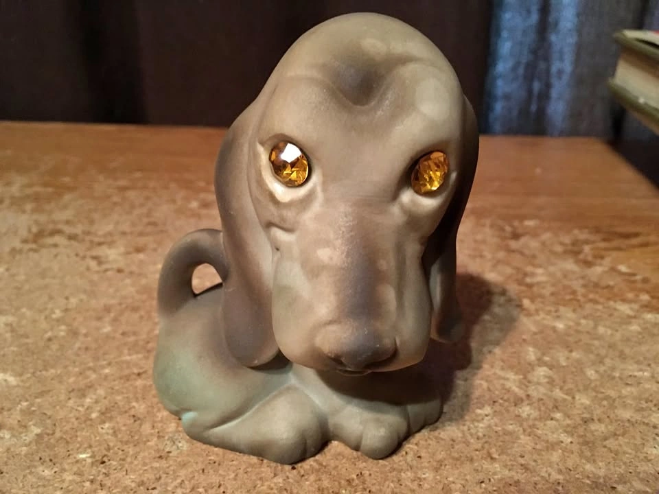 VINTAGE ROSELANE POTTERY BASSET HOUND DOG PUPPY FIGURINE RHINEST