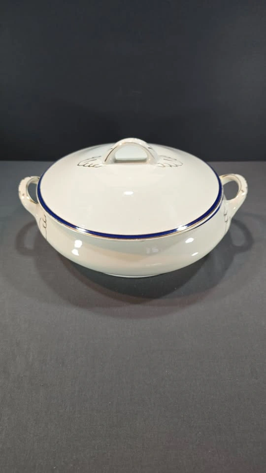 White Enamel Tureen with Blue Rim by Swinnertons Ltd - photo 3