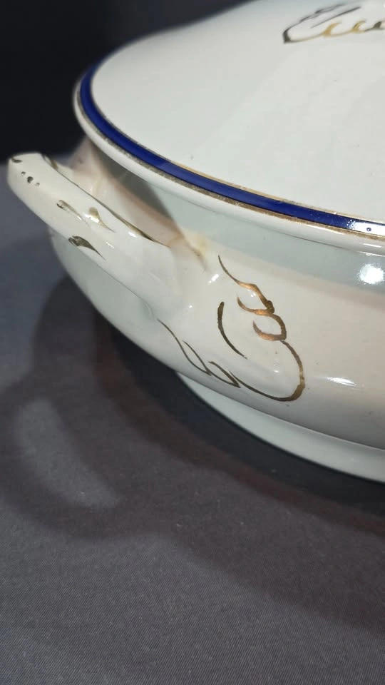White Enamel Tureen with Blue Rim by Swinnertons Ltd - photo 5
