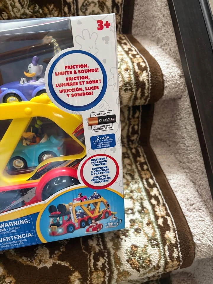 Disney Mickey Mouse Hauler (7 Pieces) - photo 2