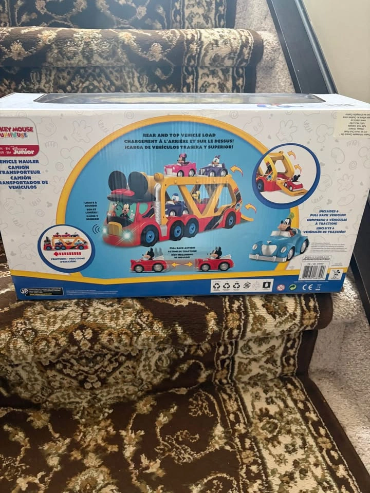 Disney Mickey Mouse Hauler (7 Pieces) - photo 4